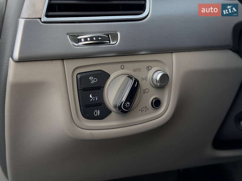 Седан Audi A8 2013 в Киеве