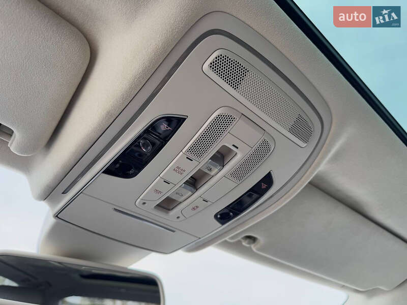 Седан Audi A8 2013 в Киеве