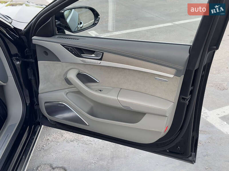 Седан Audi A8 2013 в Киеве