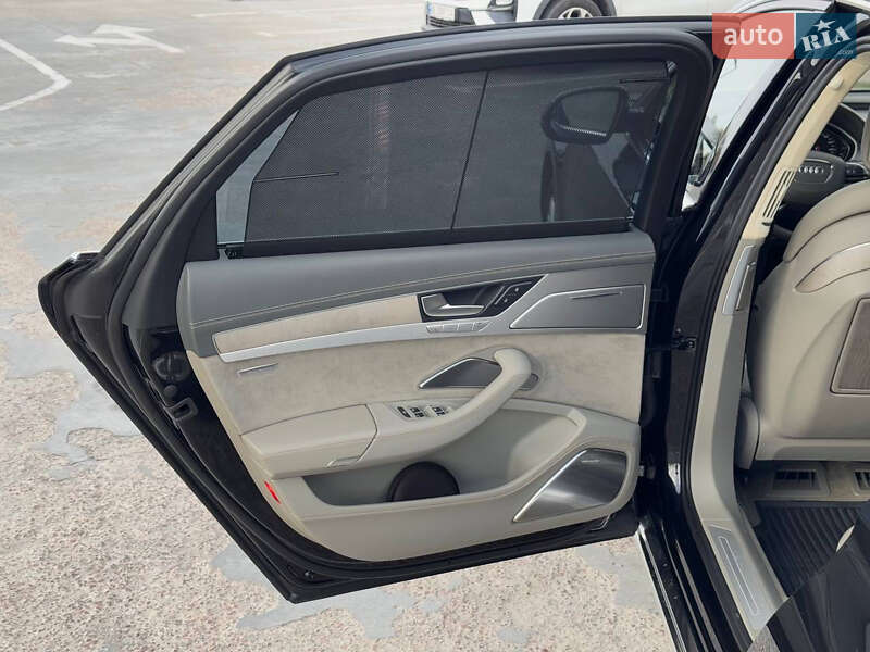 Седан Audi A8 2013 в Киеве