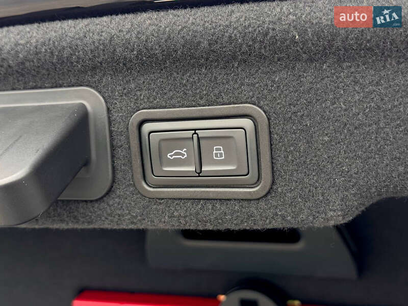 Седан Audi A8 2013 в Киеве