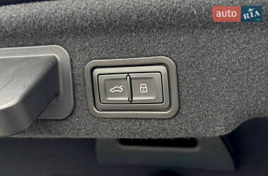 Седан Audi A8 2013 в 