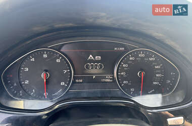 Седан Audi A8 2012 в 