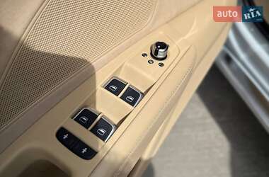 Седан Audi A8 2016 в 