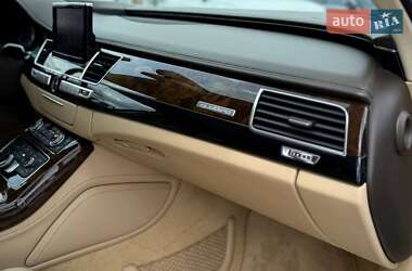 Седан Audi A8 2016 в 