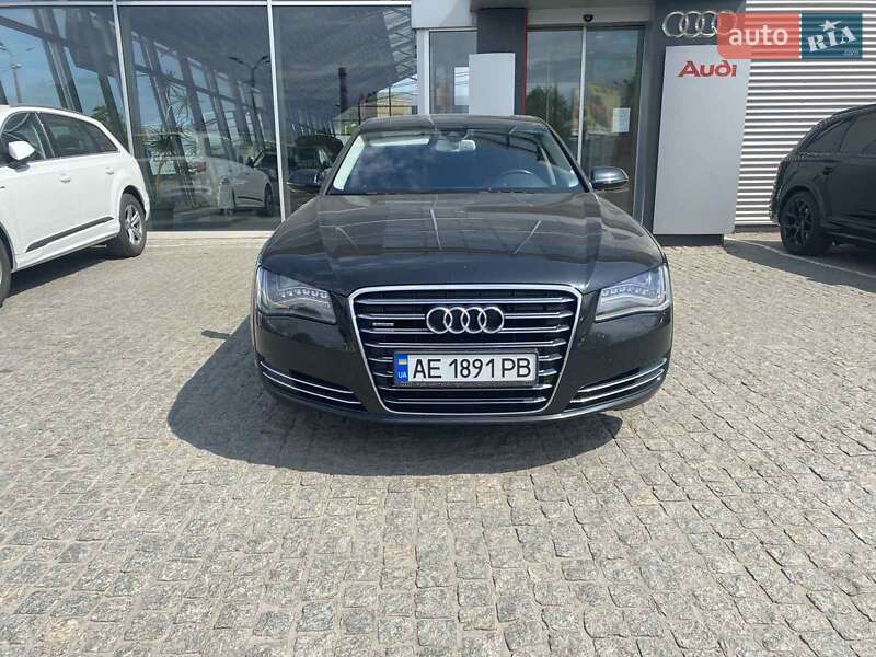 Седан Audi A8 2012 в Днепре