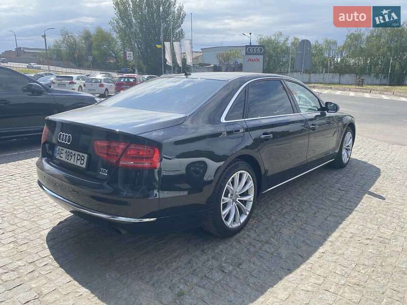 Седан Audi A8 2012 в Днепре