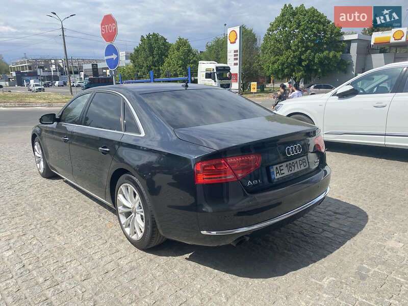 Седан Audi A8 2012 в Днепре