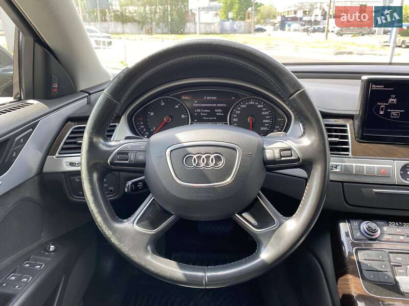 Седан Audi A8 2012 в Днепре
