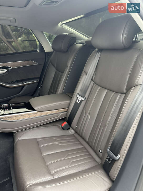 Седан Audi A8 2018 в Днепре