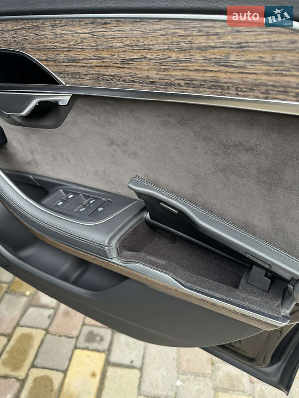 Седан Audi A8 2018 в Днепре