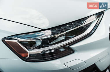 Седан Audi A8 2022 в 