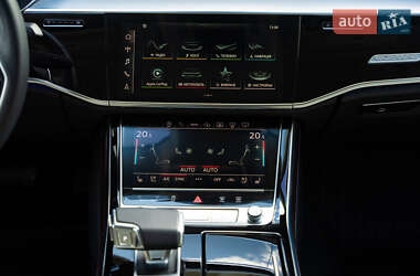 Седан Audi A8 2022 в 