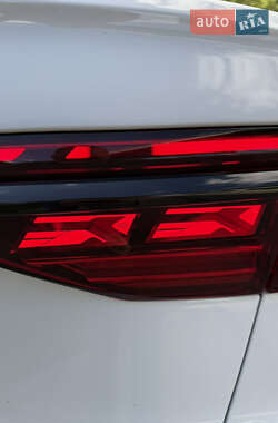 Седан Audi A8 2022 в 