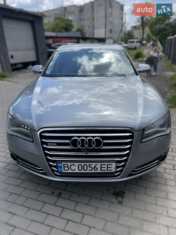 Седан Audi A8 2013 в Львові