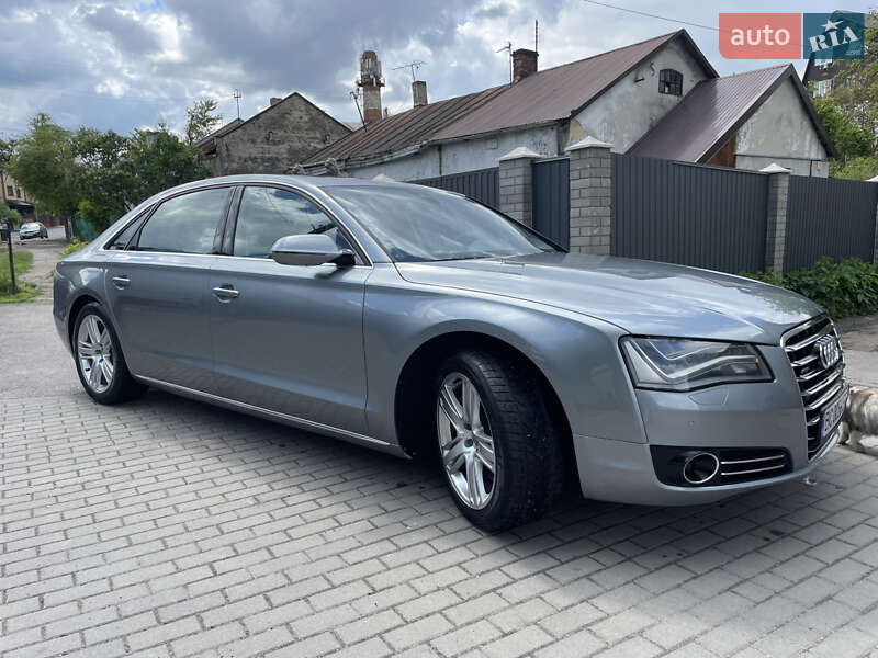 Седан Audi A8 2013 в Львові