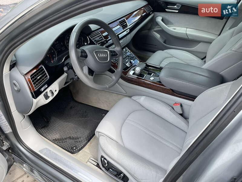 Седан Audi A8 2013 в Львові