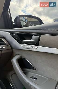 Седан Audi A8 2013 в 