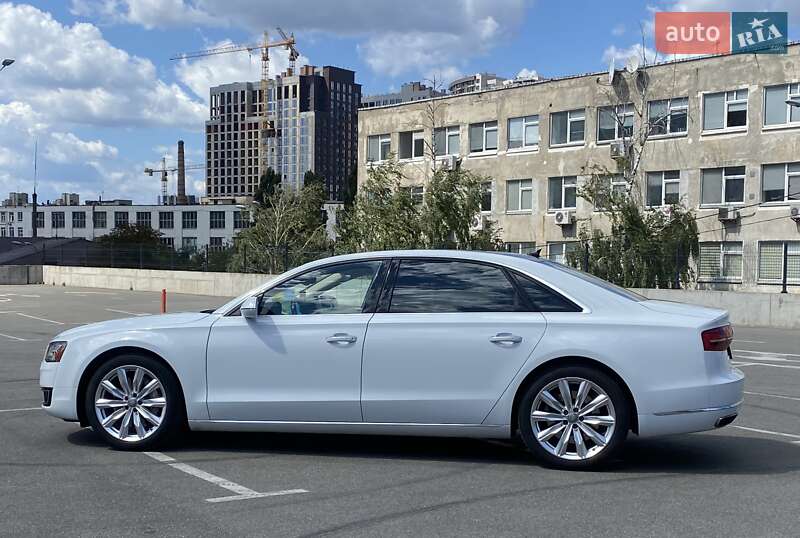 Седан Audi A8 2015 в Киеве