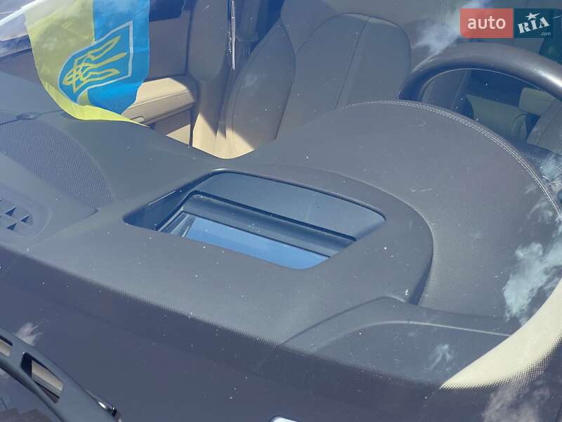Седан Audi A8 2015 в Киеве