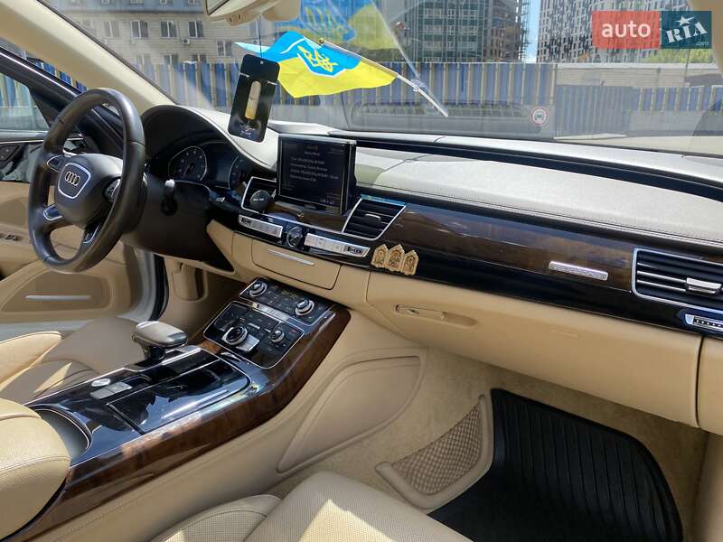 Седан Audi A8 2015 в Киеве