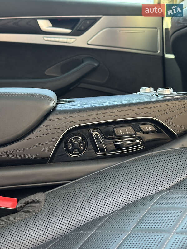 Седан Audi A8 2015 в Ивано-Франковске