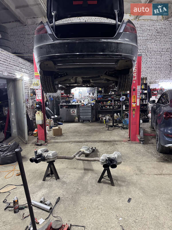 Седан Audi A8 2015 в Ивано-Франковске