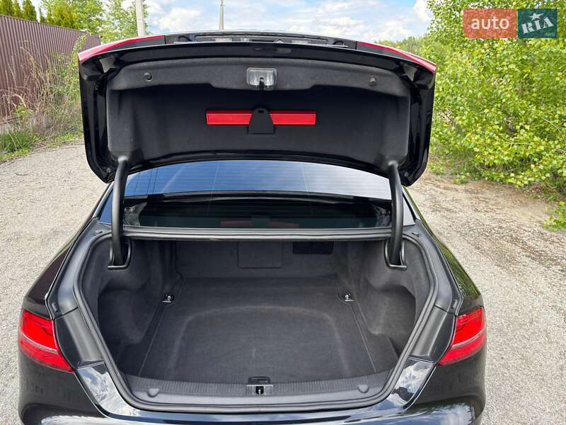 Седан Audi A8 2014 в Киеве