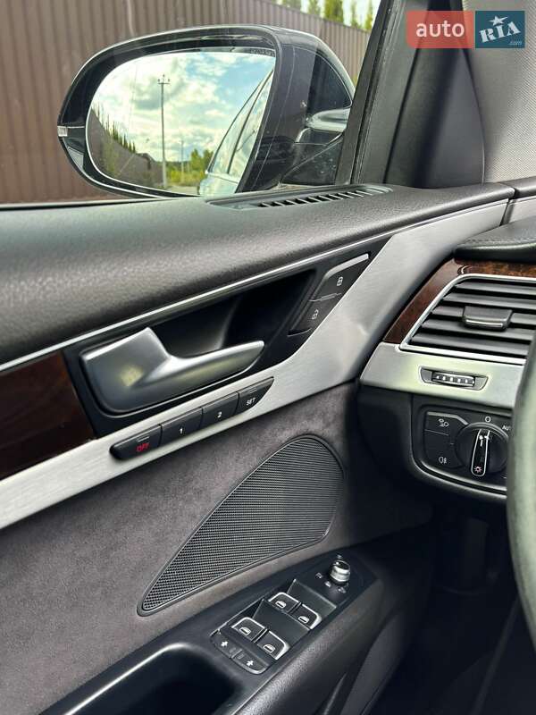 Седан Audi A8 2014 в Киеве