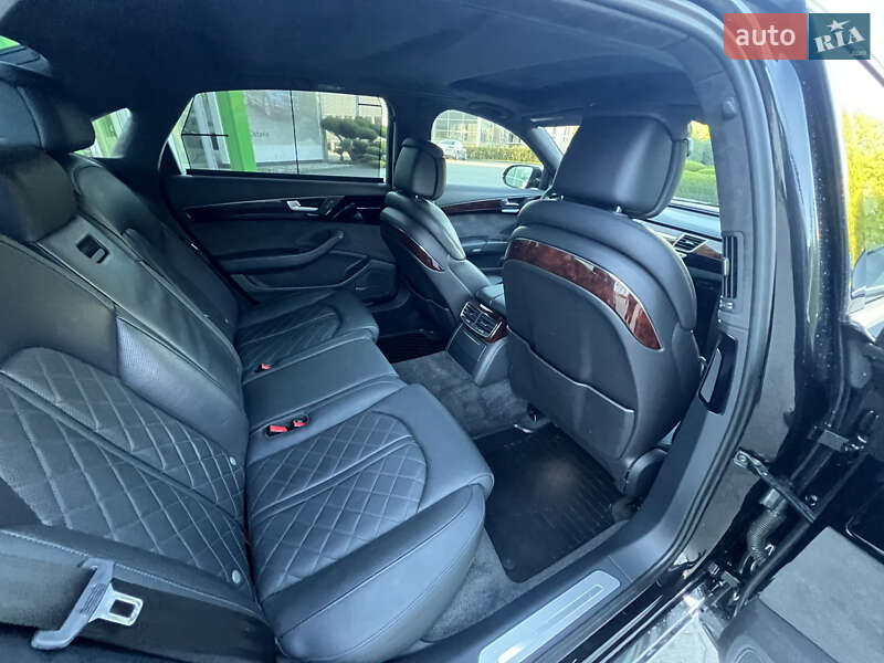 Седан Audi A8 2013 в Луцьку