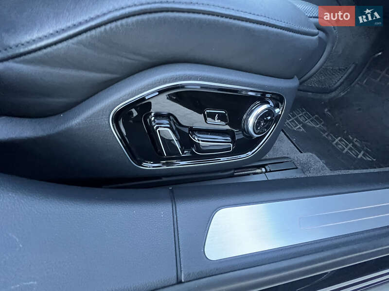 Седан Audi A8 2013 в Луцьку