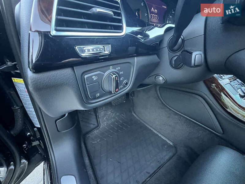 Седан Audi A8 2013 в Луцьку