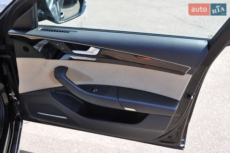 Седан Audi A8 2012 в Киеве