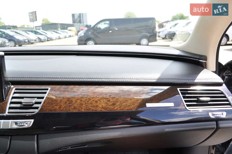 Седан Audi A8 2012 в Киеве