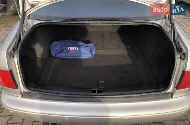 Седан Audi A8 1995 в 