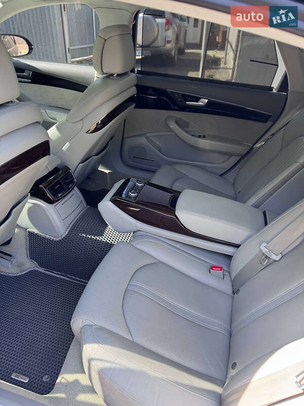 Седан Audi A8 2017 в Днепре