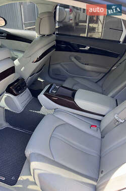 Седан Audi A8 2017 в 
