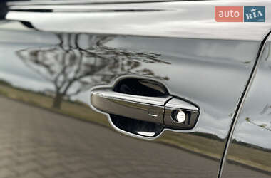 Седан Audi A8 2015 в 