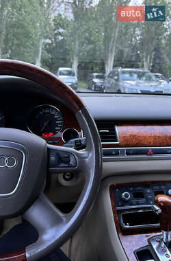 Седан Audi A8 2004 в 