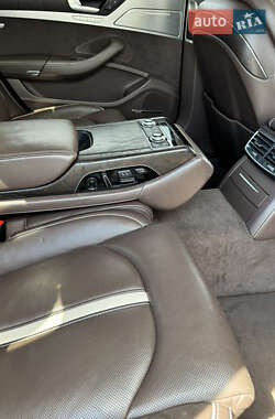 Седан Audi A8 2012 в 