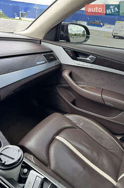Седан Audi A8 2012 в 