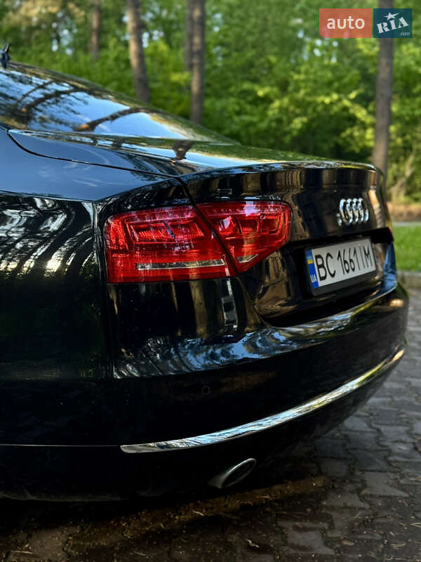 Седан Audi A8 2012 в Новояворовске