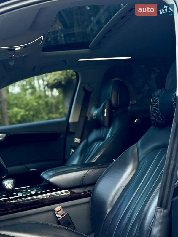 Седан Audi A8 2012 в Новояворовске