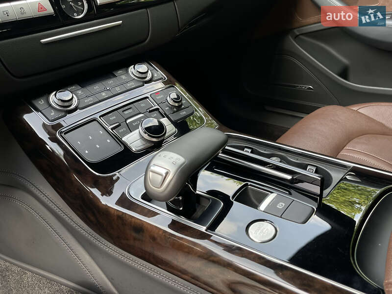 Седан Audi A8 2016 в Ровно