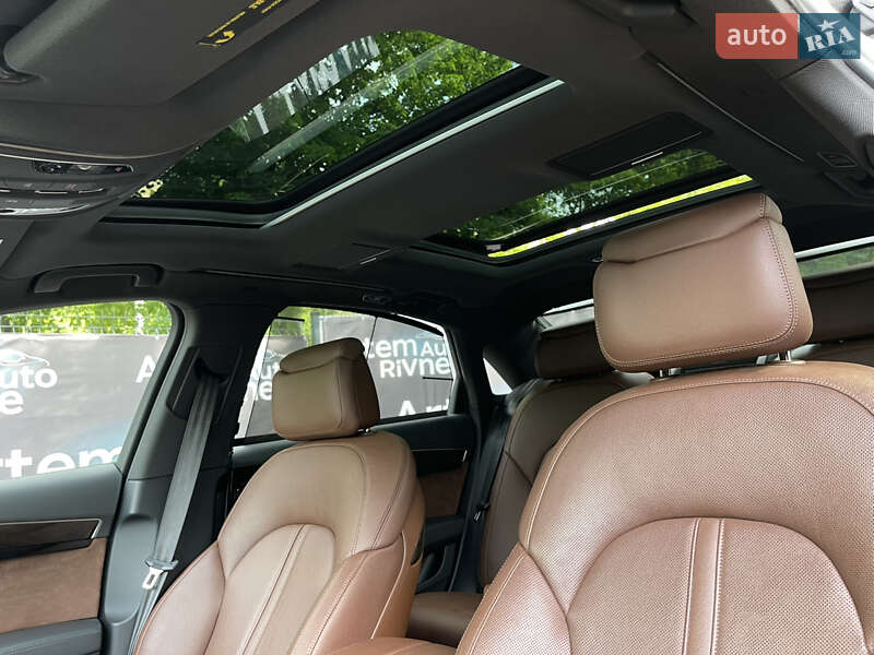 Седан Audi A8 2016 в Ровно