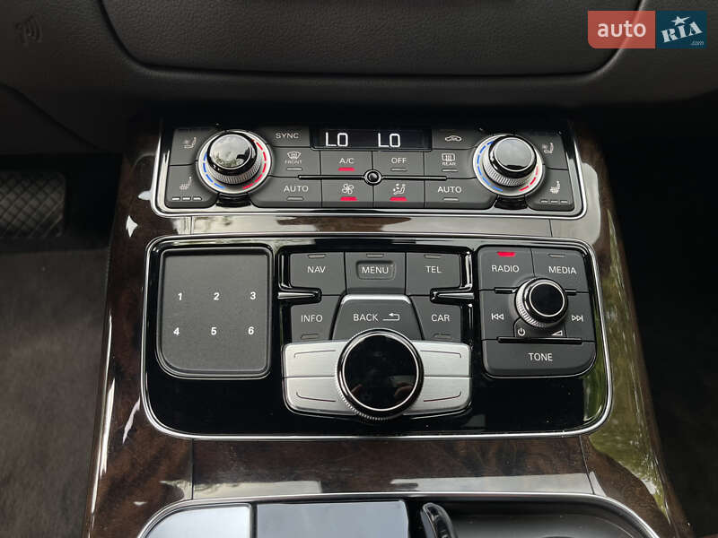 Седан Audi A8 2016 в Ровно