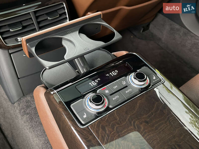 Седан Audi A8 2016 в Ровно