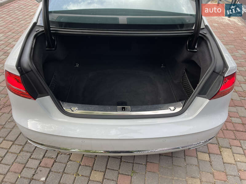 Седан Audi A8 2016 в Ровно