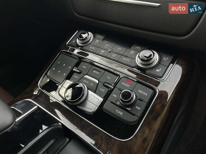 Седан Audi A8 2016 в Ровно