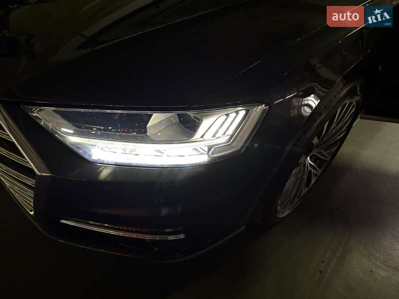 Седан Audi A8 2021 в Киеве